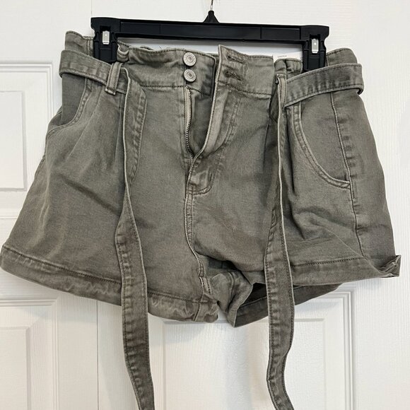 American Eagle Highest Rise Mom Short in Army Green - Picture 1 of 4